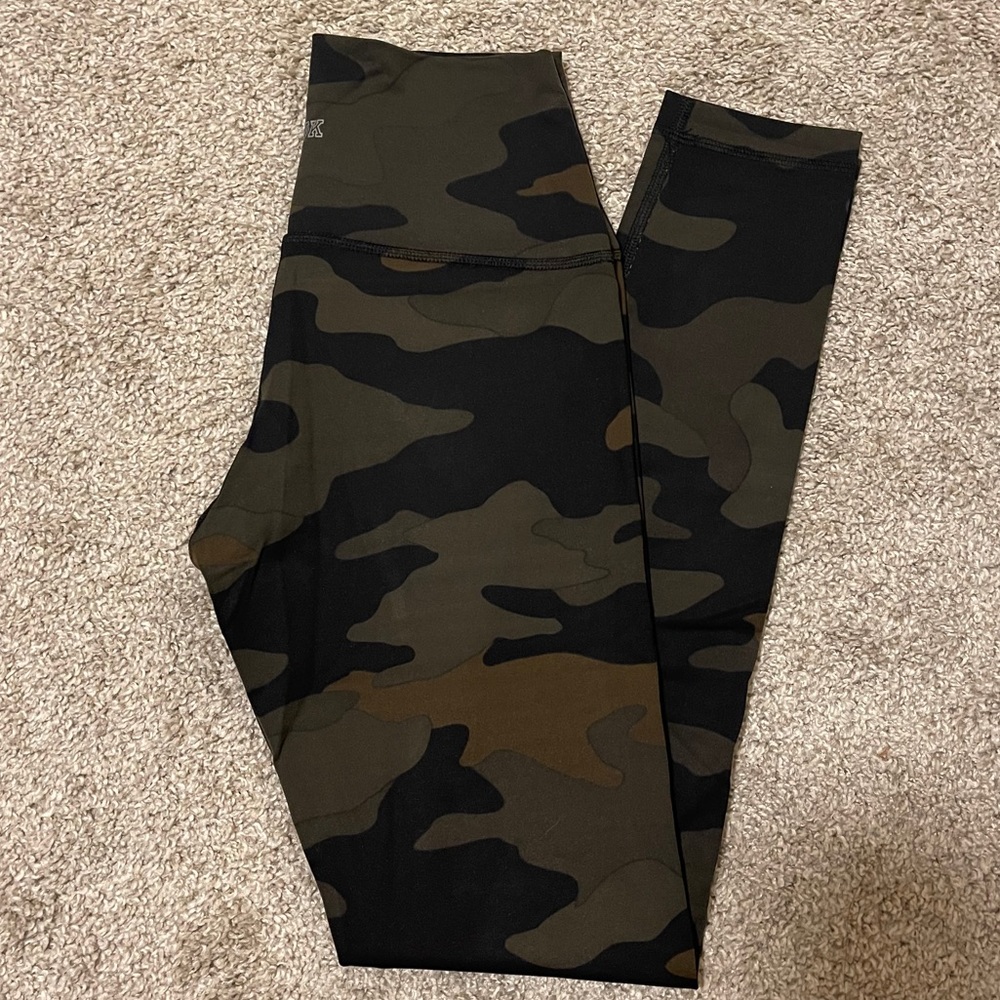 VS Pink Ultimate Camo Legging